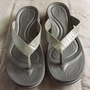 crocs women's capri v shimmer flip flop